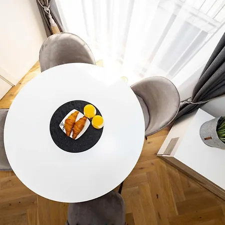 New W/terrace, By Cohost Butas Palanga
